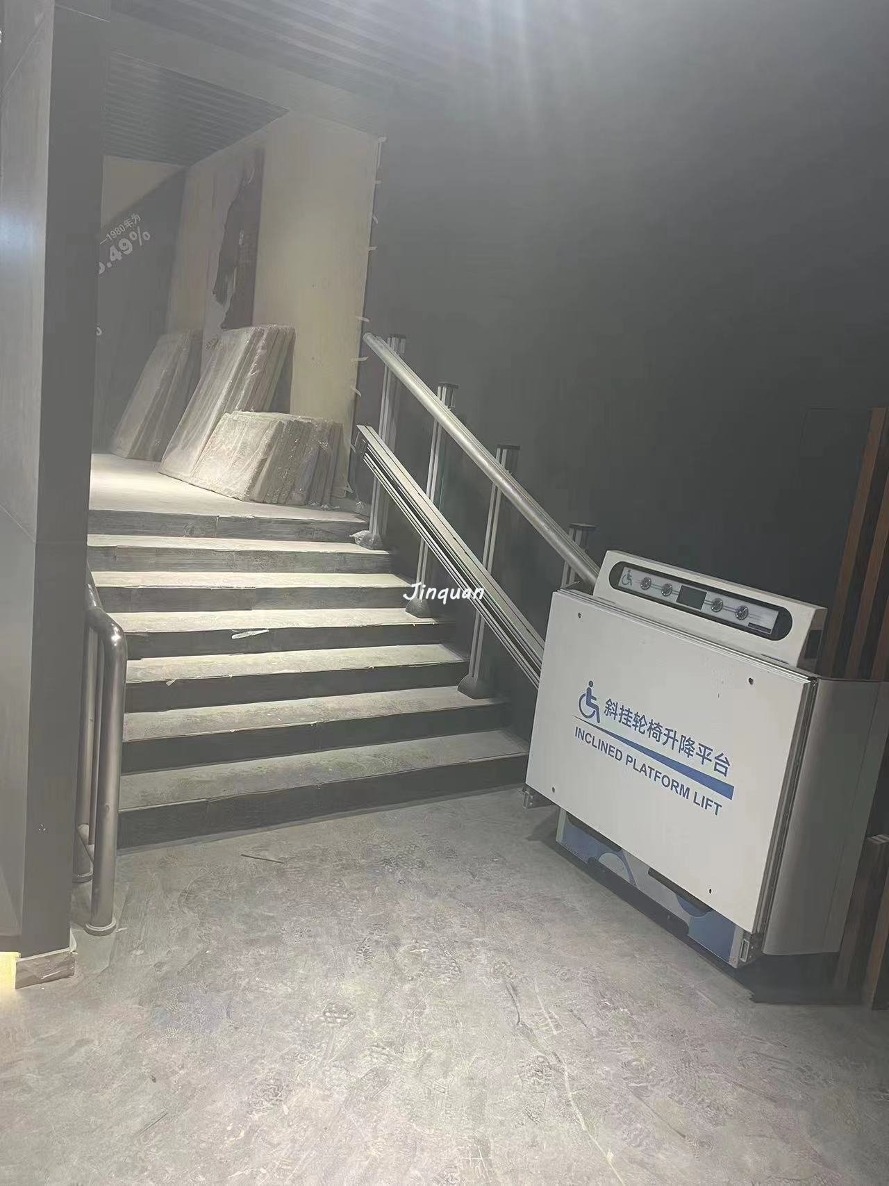 北京航天斜掛升降機(jī)