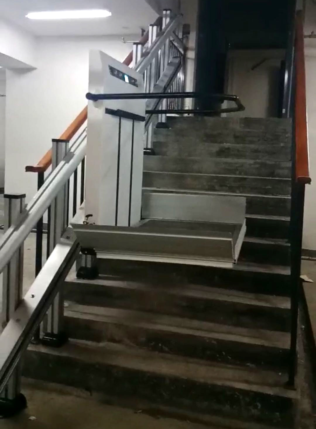 直線型斜掛平臺(tái)